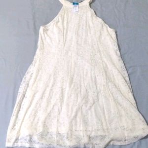 Sleeveless lace dress